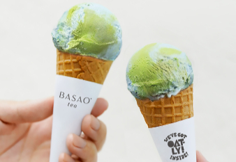 「BASAO」联名OATLY推出新品:馥郁岩茶拿铁、燕麦抹茶拿铁、燕麦地球冰激凌