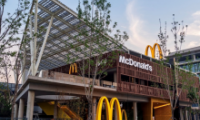 麦当劳中国近5000家餐厅“绿起来”,倡导“双碳”目标引领下的绿色消费