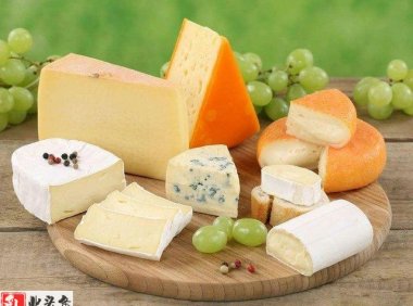 2022年前7个月，我国乳制品累计进口77.71亿美元，同比增长0.52%..