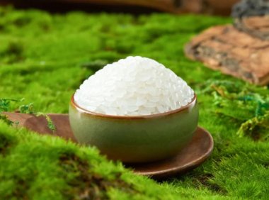 十月稻田新米上市，官宣自由式滑雪冠军徐梦桃出任代言人