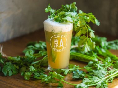 把香菜加入酒里?「京A精酿啤酒」推出新品:香菜很忙
