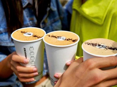 「星巴克」推出新品:黑糖馥芮白、星巴克黑糖冰震浓缩