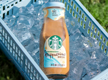星巴克加码植物基即饮咖啡!全球首发瓶装燕麦星冰乐