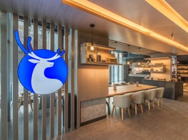 瑞幸咖啡第三季营收39亿：净利5.3亿，拥有7846家门店