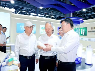 用”鲜立方”焕新产业升维与国乳消费——新希望乳业亮相第十七届奶业大会暨2026国民乳品消费周